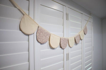 Scallop bunting pink and cream flowers