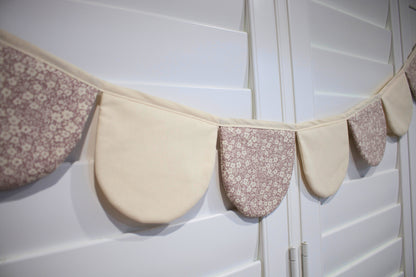 Scallop bunting pink and cream flowers